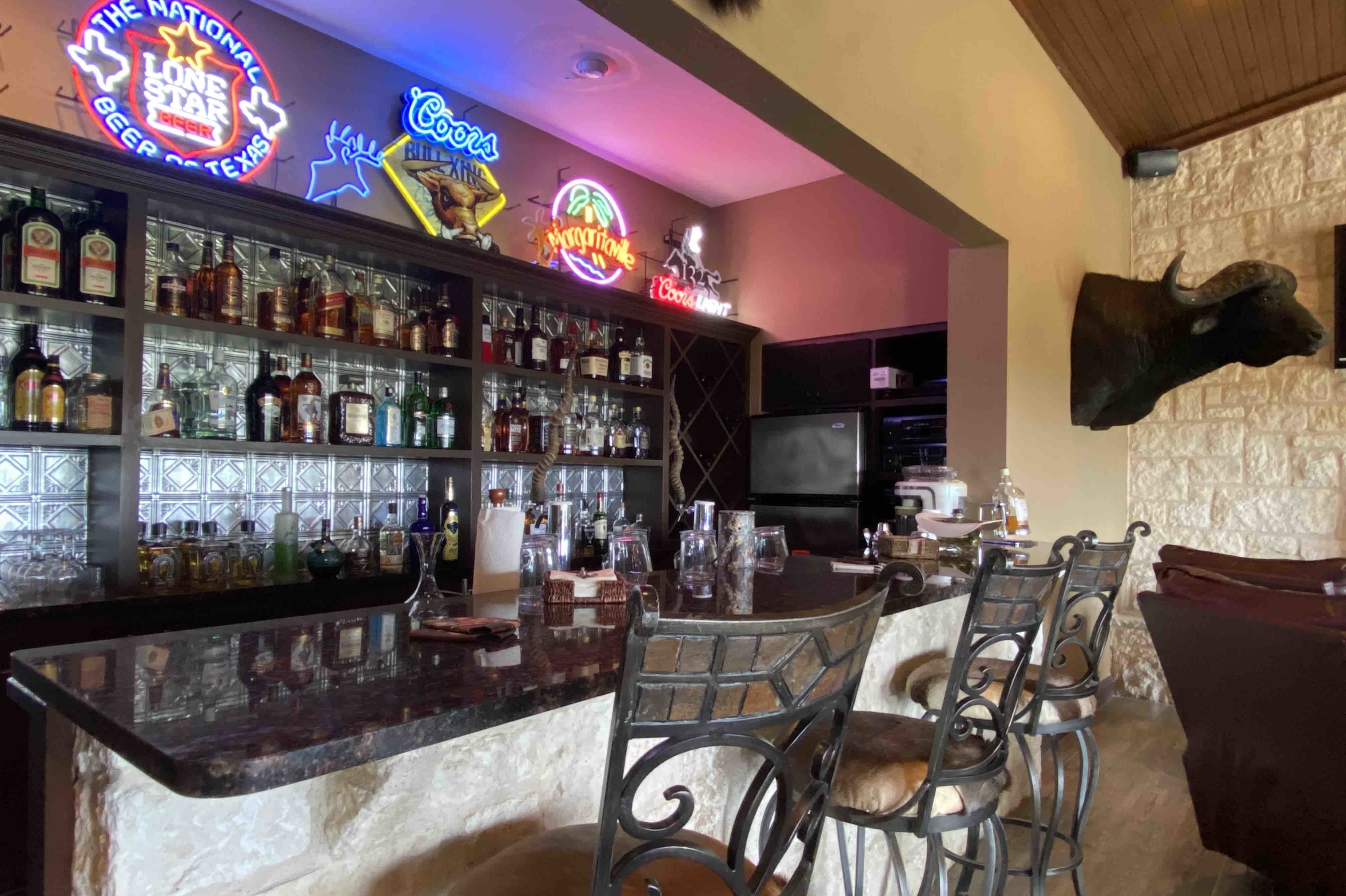 Lodge | Bar | Jayhawk Creek Ranch